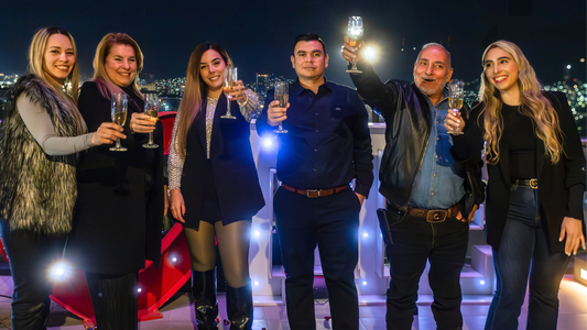 Pedida de Mano Tradicional: La Guía Definitiva para el 'Si' Familiar