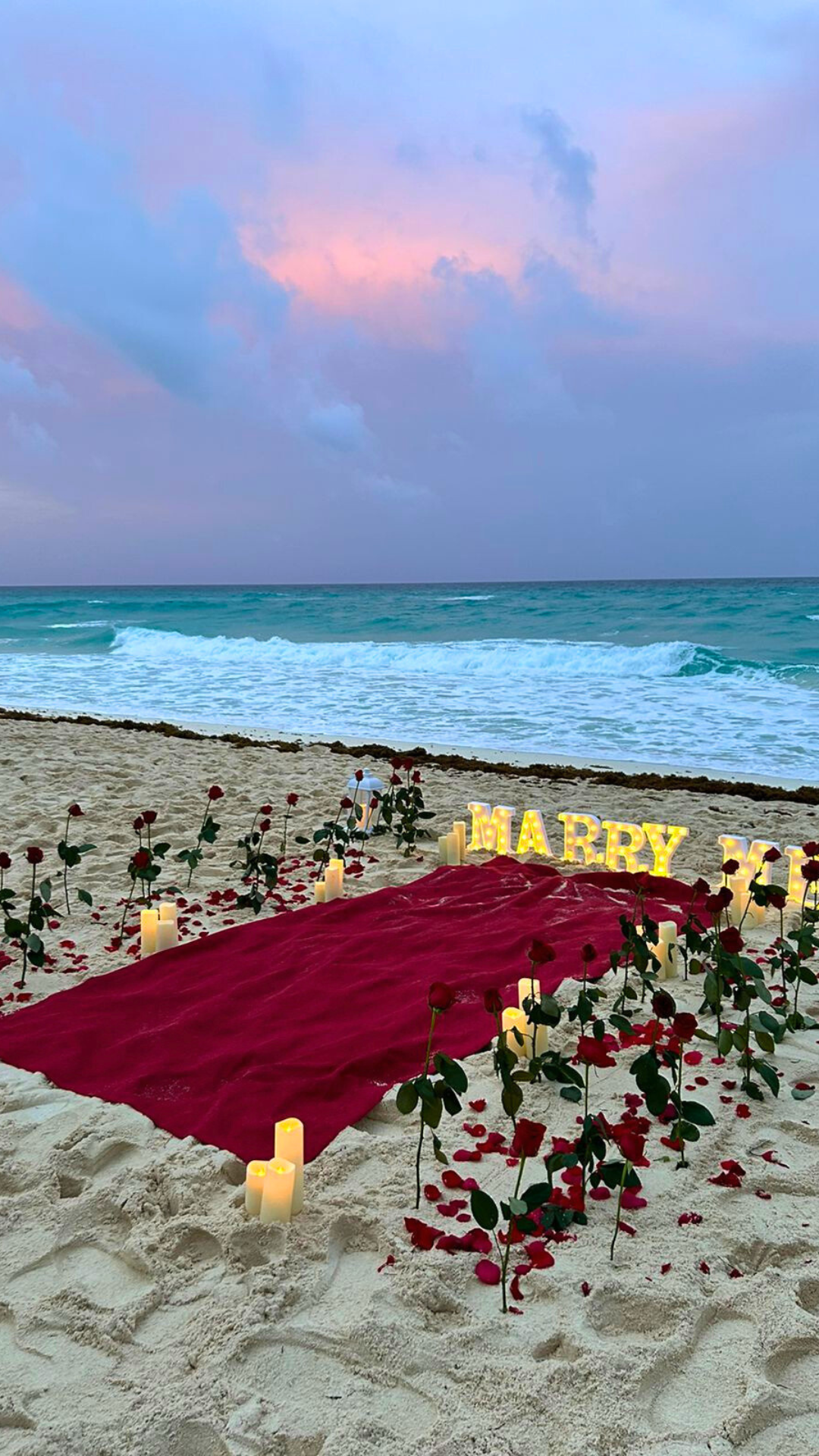 Brindis romántico frente al mar Playa del Carmen