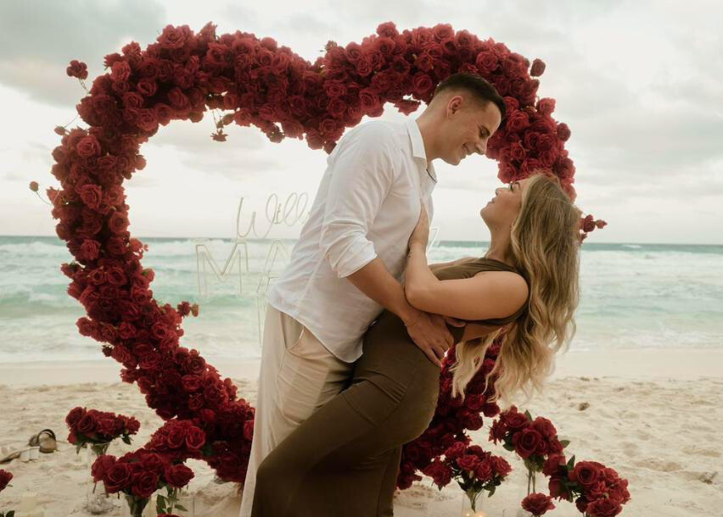 Brindis romántico en Playa Isla Mujeres