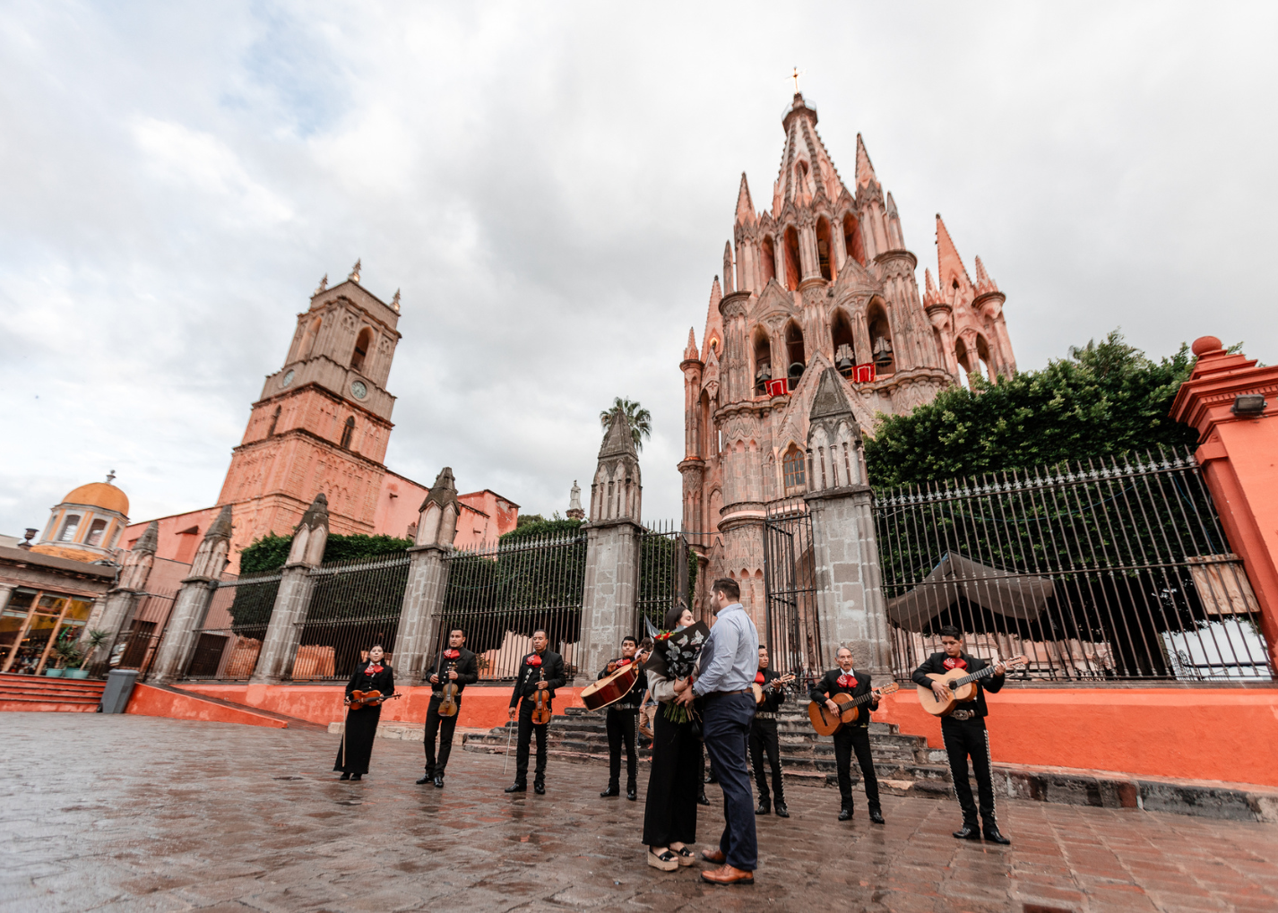 Propuesta frente a Parroquia San Miguel de Allende