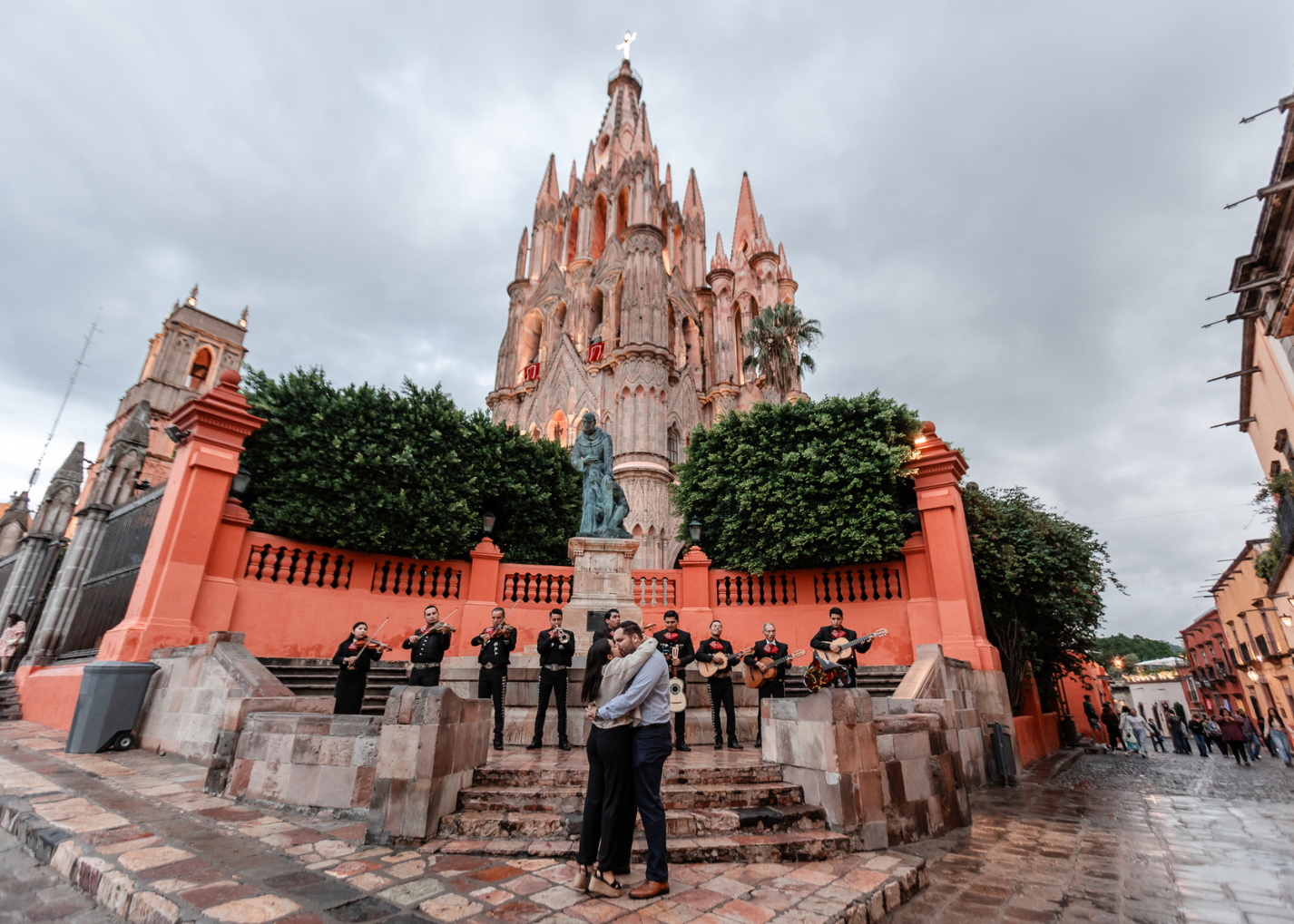 Propuesta frente a Parroquia San Miguel de Allende