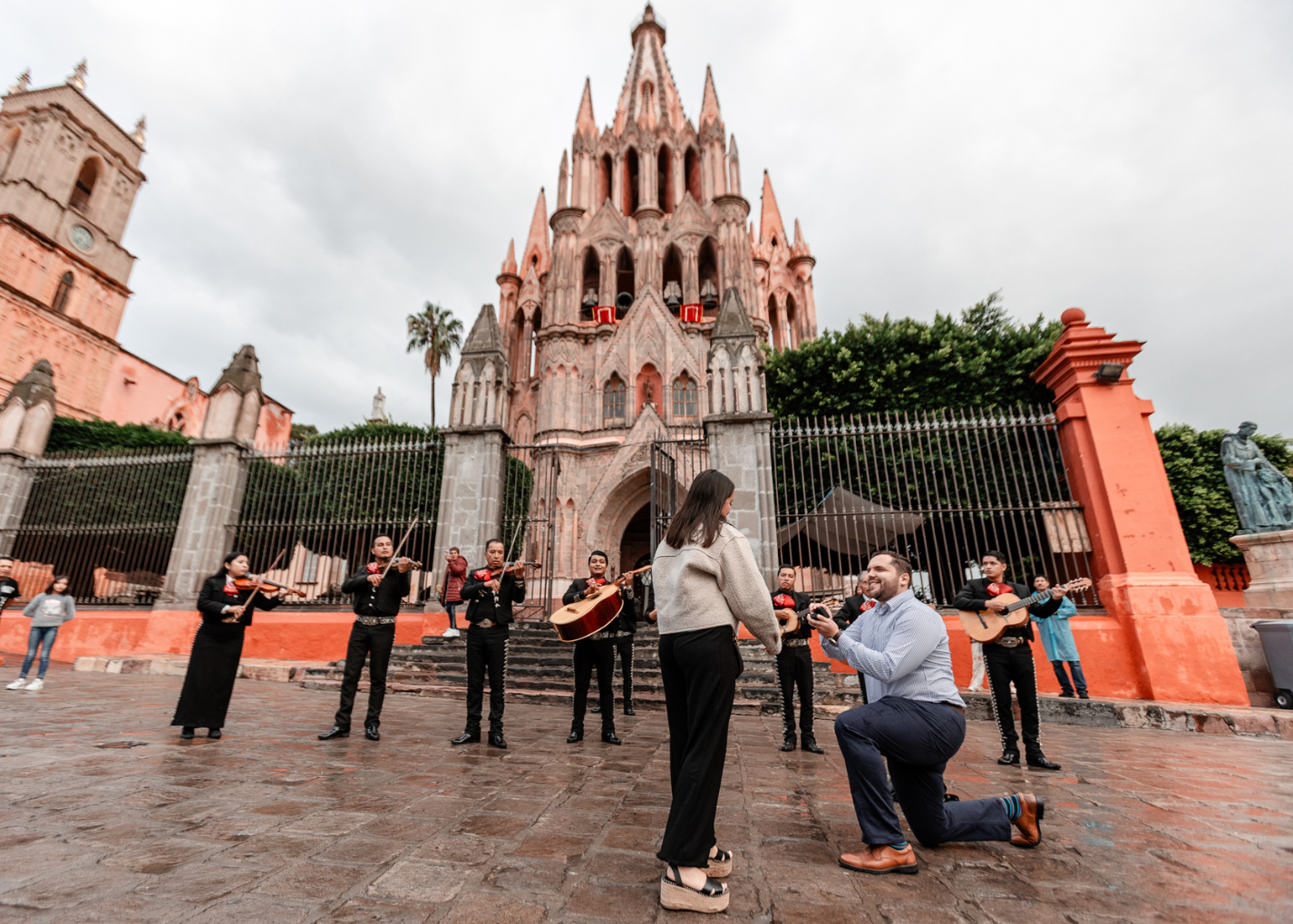 Propuesta frente a Parroquia San Miguel de Allende