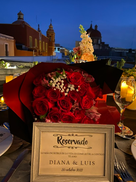 Cena romántica en terraza en Querétaro