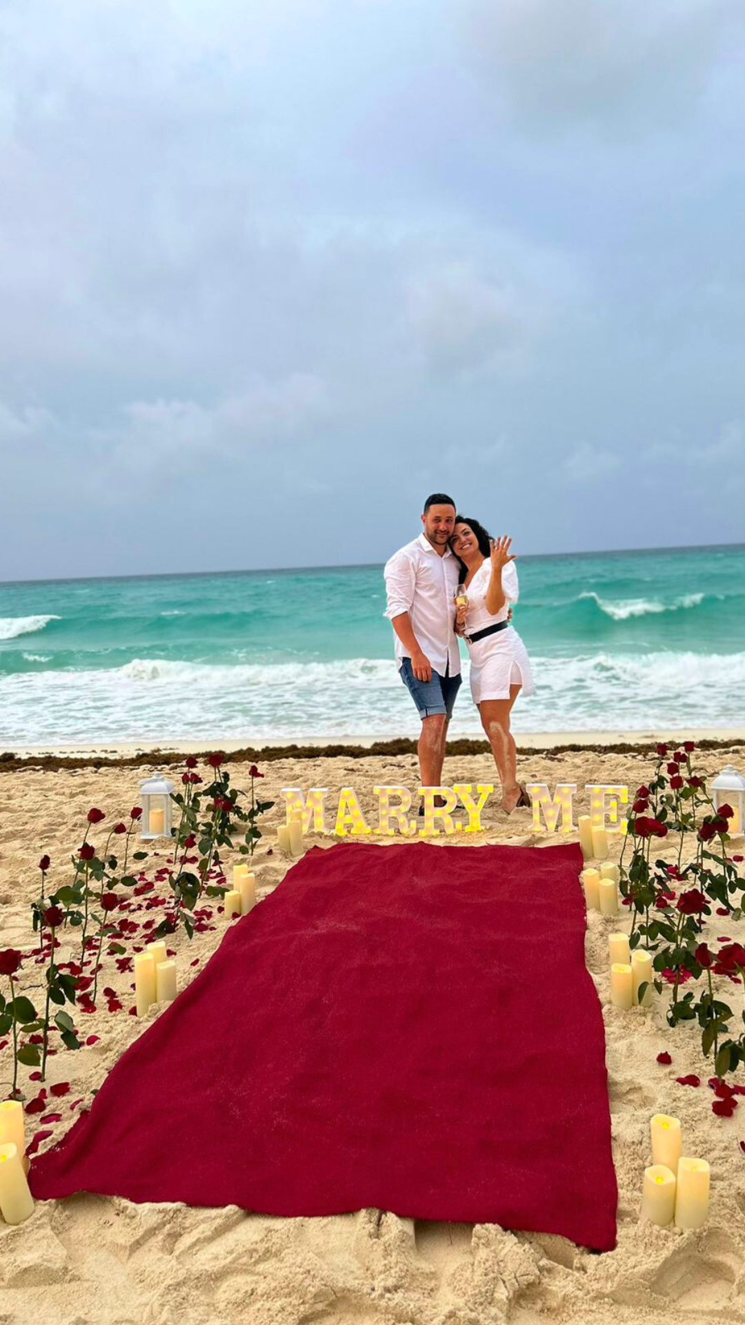 Brindis romántico frente al mar Paya del Carmen