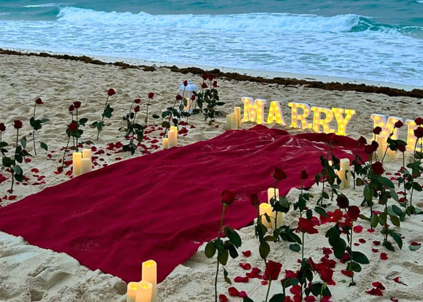 Brindis romántico frente al mar Playa del Carmen