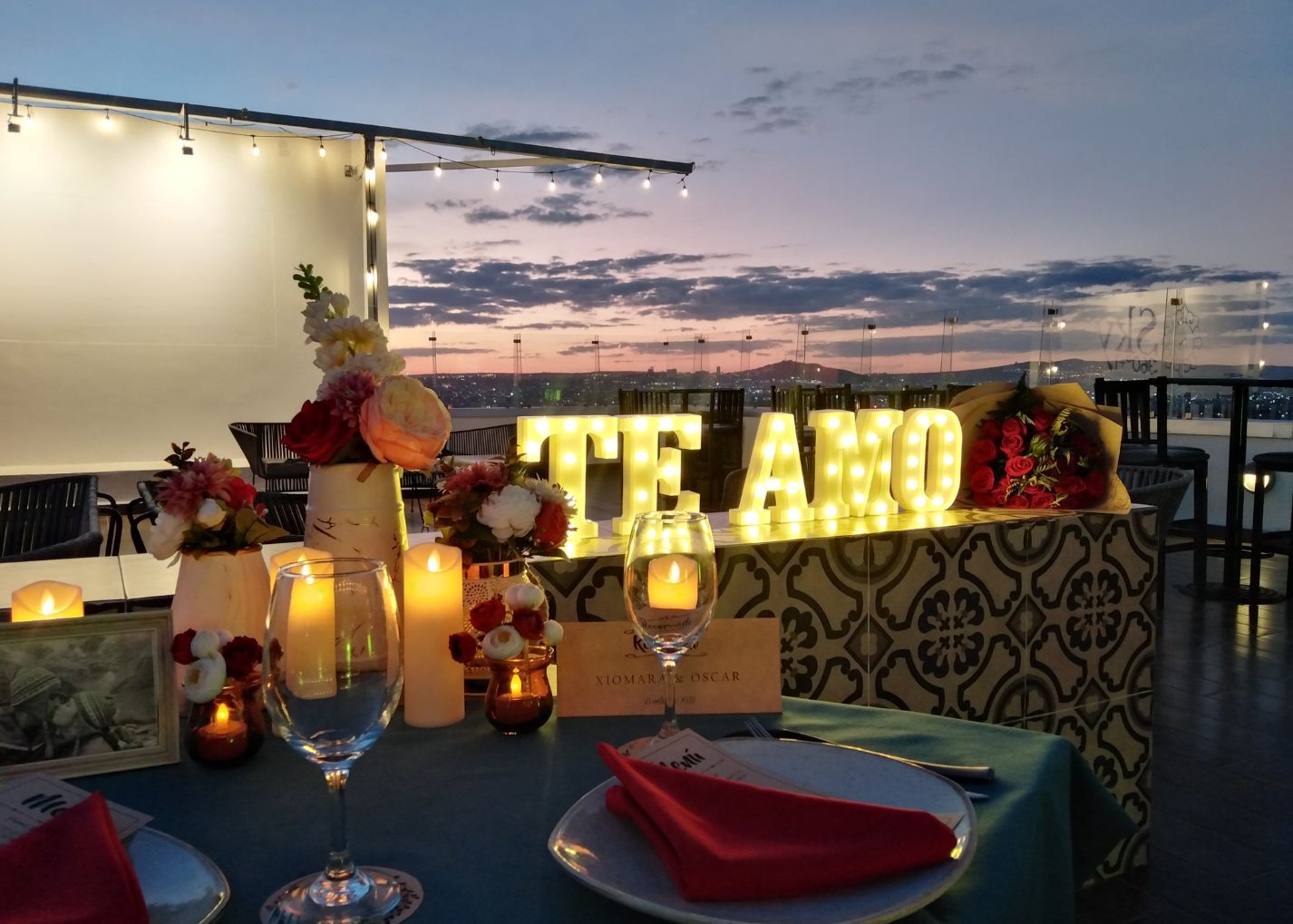 Cena romántica Estelar León