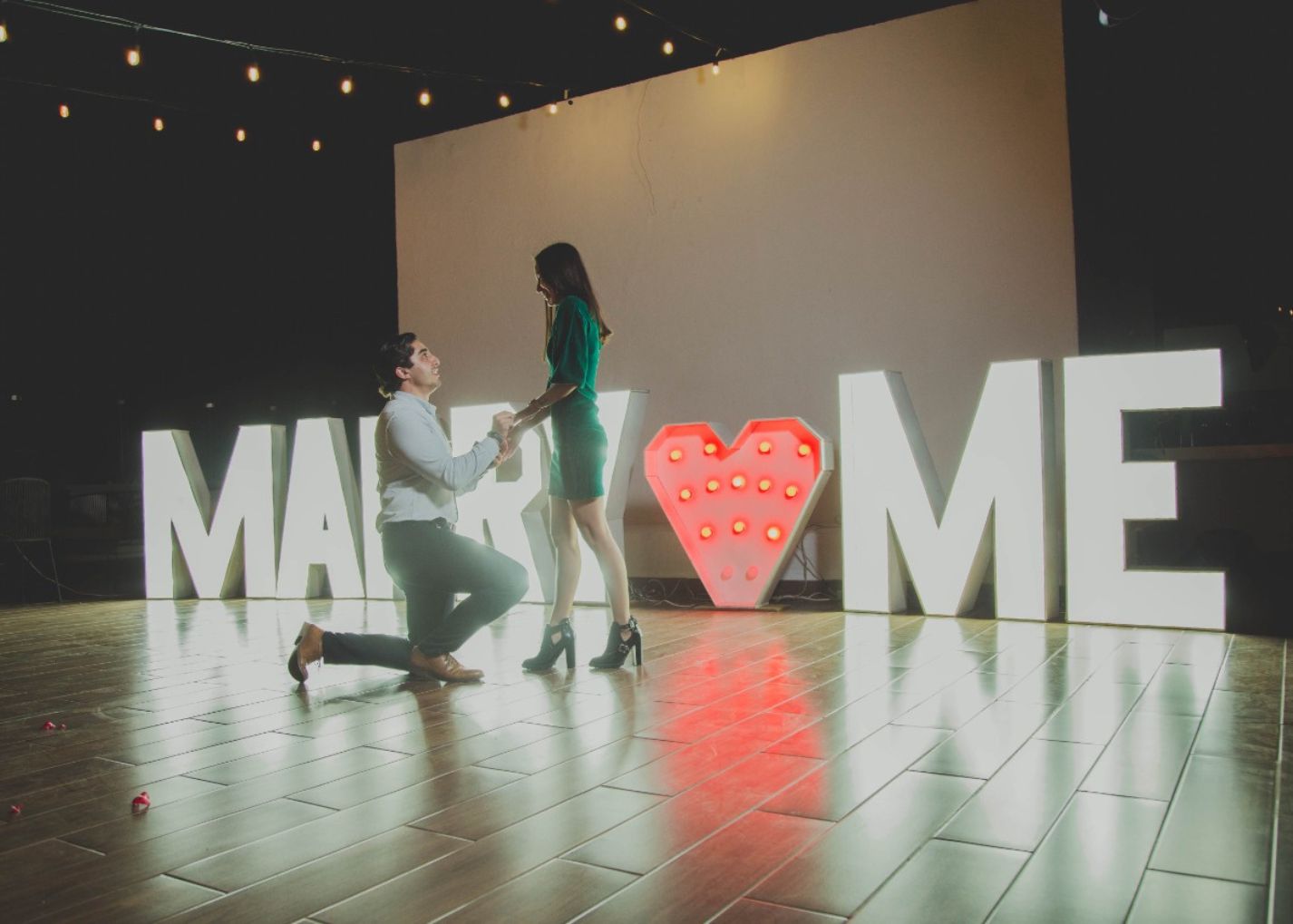 Cena romántica Estelar León