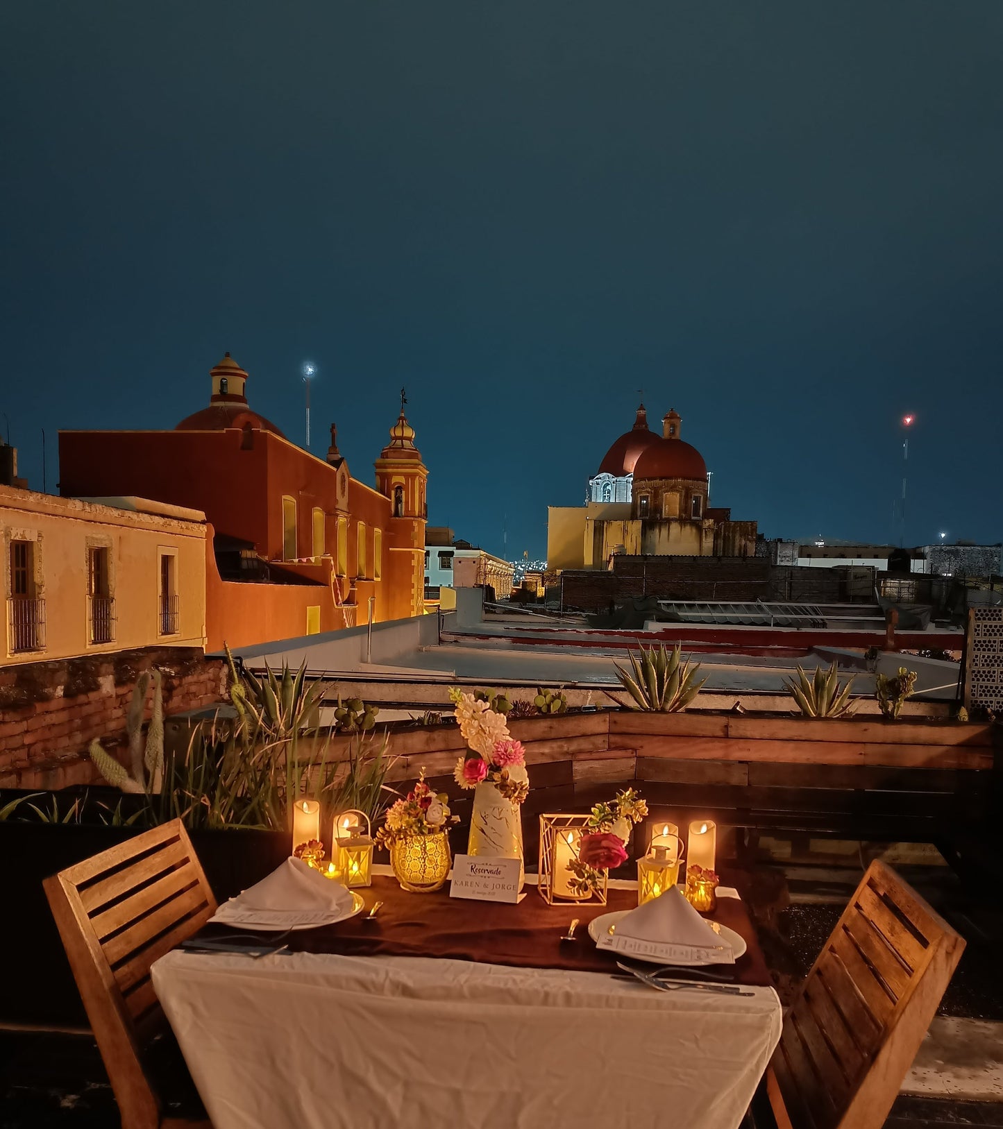 Cena romántica en terraza en Querétaro