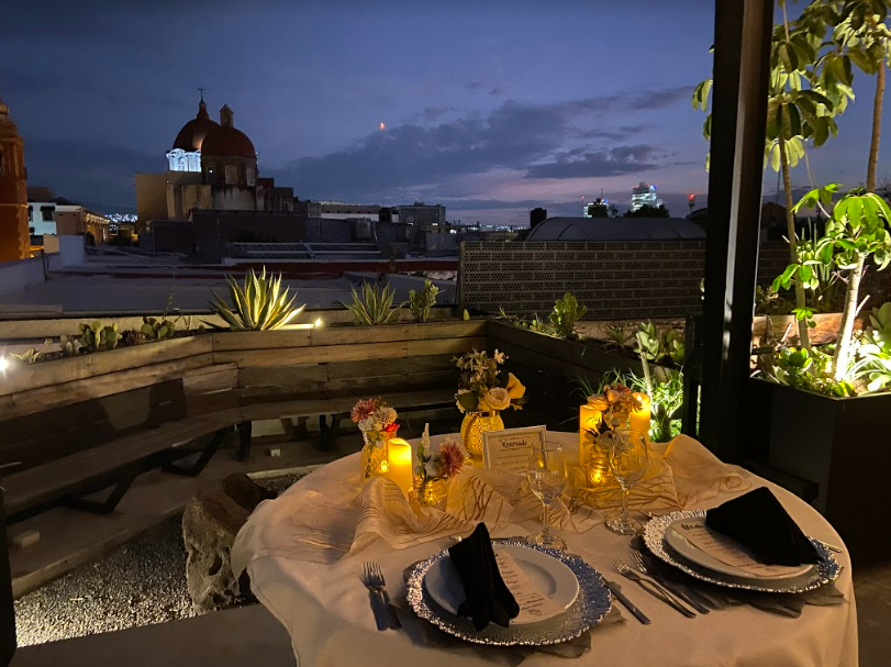 Cena romántica en terraza en Querétaro